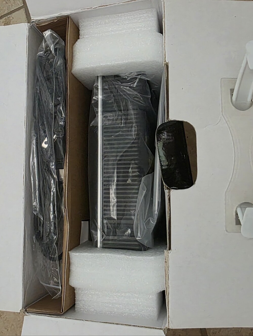 LG GSA-E40L External Super Multi DVD Rewriter USB Black NEW IN BOX - Picture 3 of 7